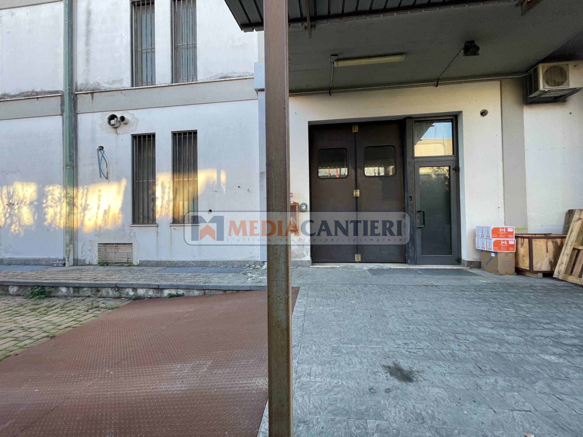 Capannone industriale in vendita a San Giovanni Teatino