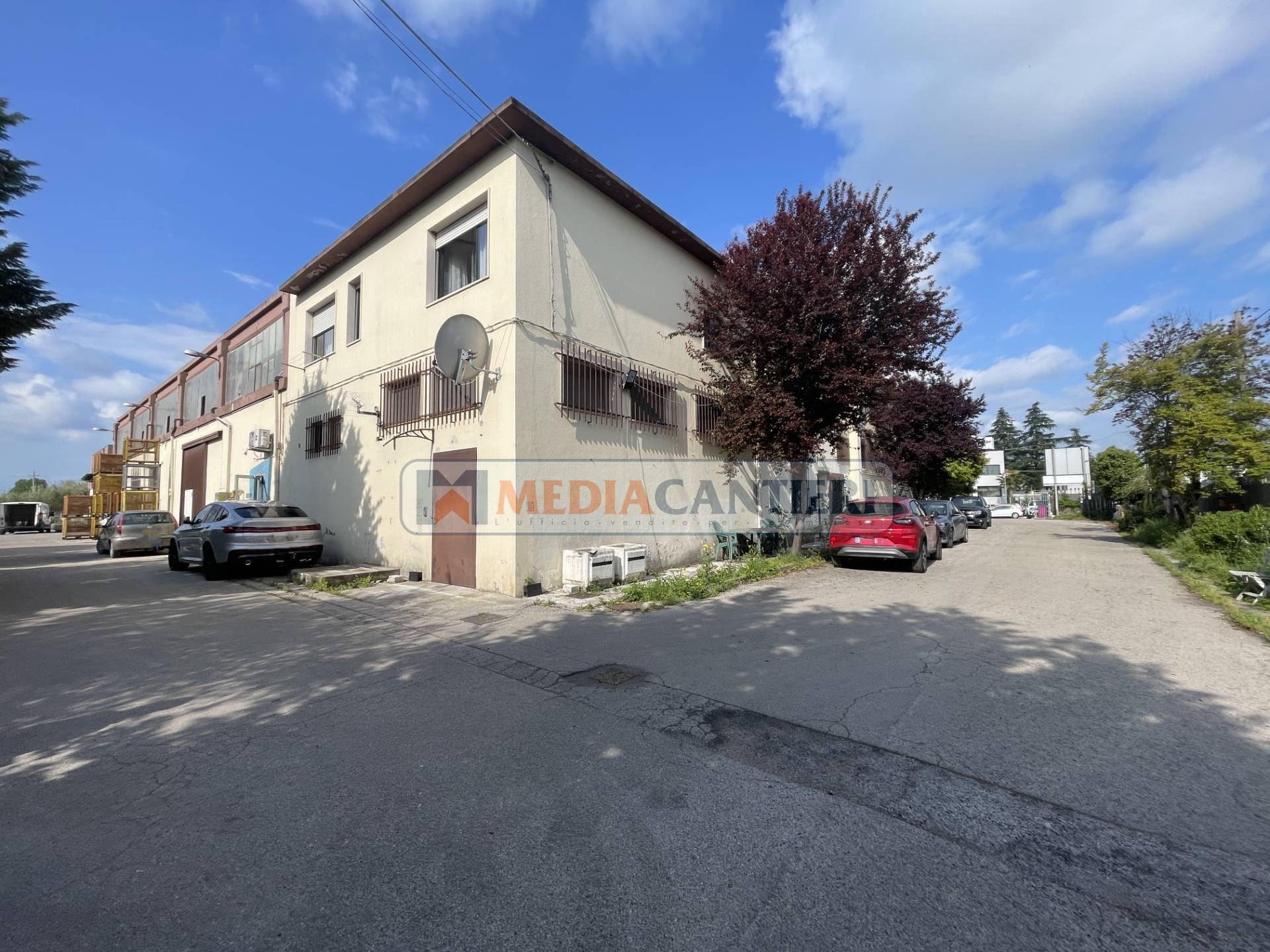 Complesso commerciale in vendita a San Giovanni Teatino