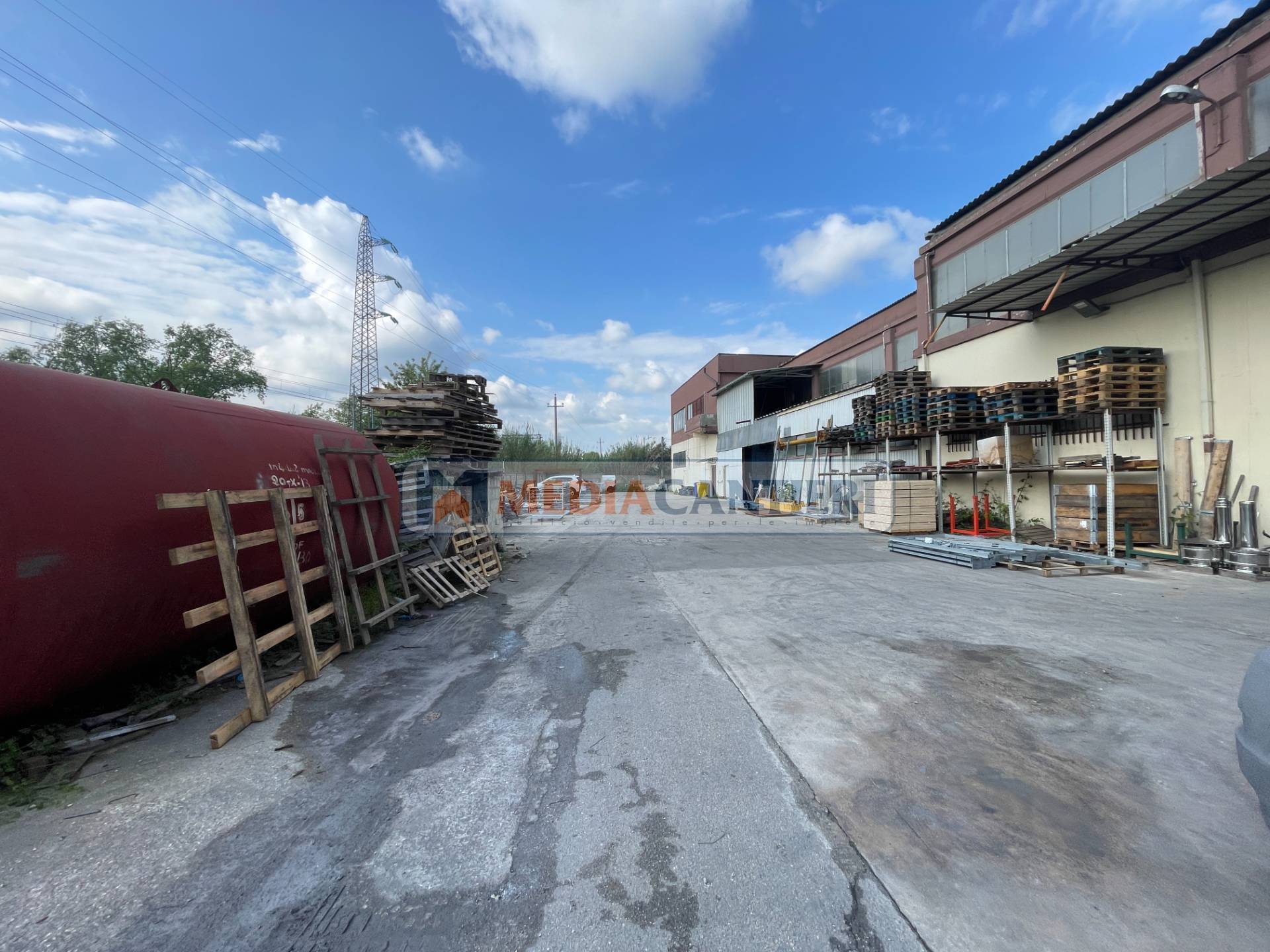 Complesso commerciale in vendita a San Giovanni Teatino