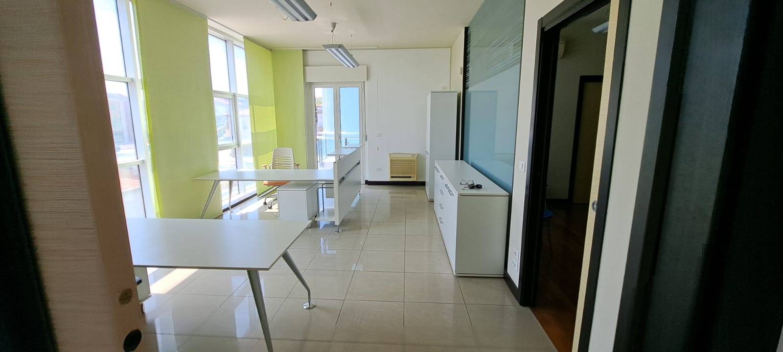 Ufficio/studio in affitto a Citt Sant'Angelo, Marina