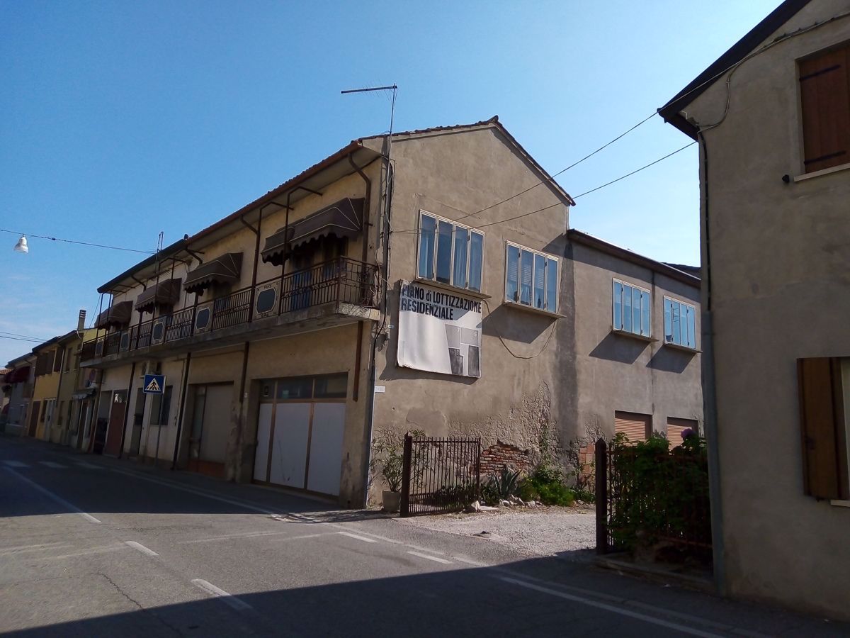 Stabile/Palazzo in vendita a Gavello