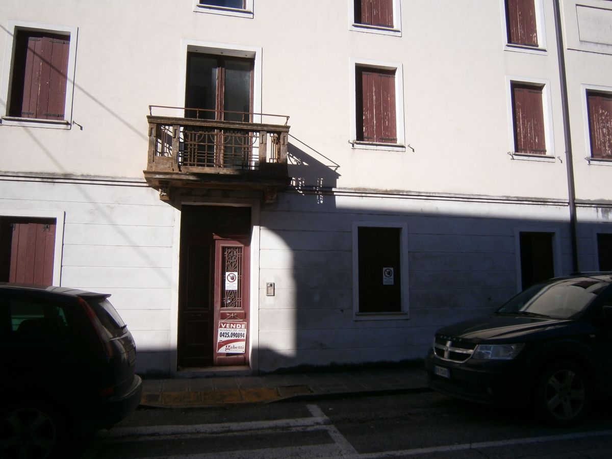 Stabile/Palazzo in vendita a Badia Polesine