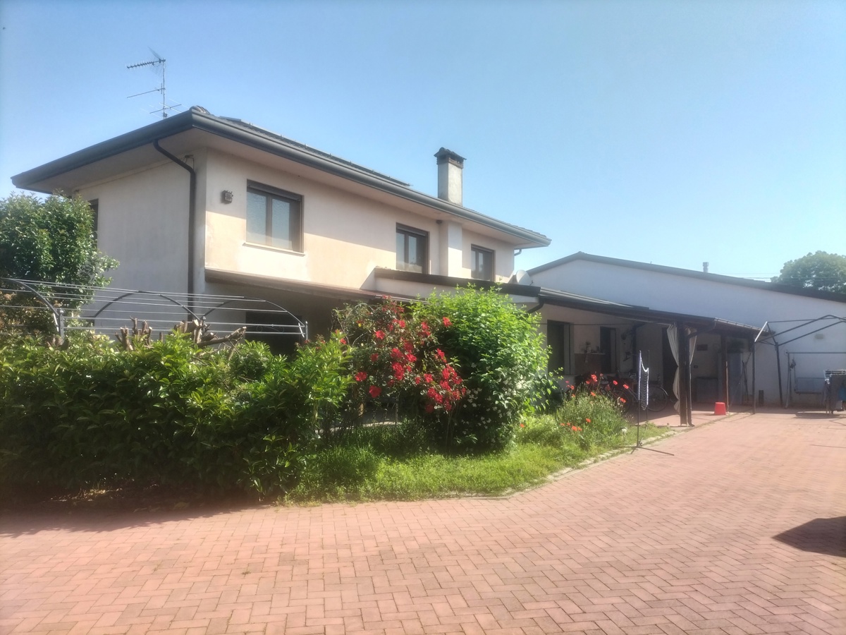 Villa con giardino a Rovigo