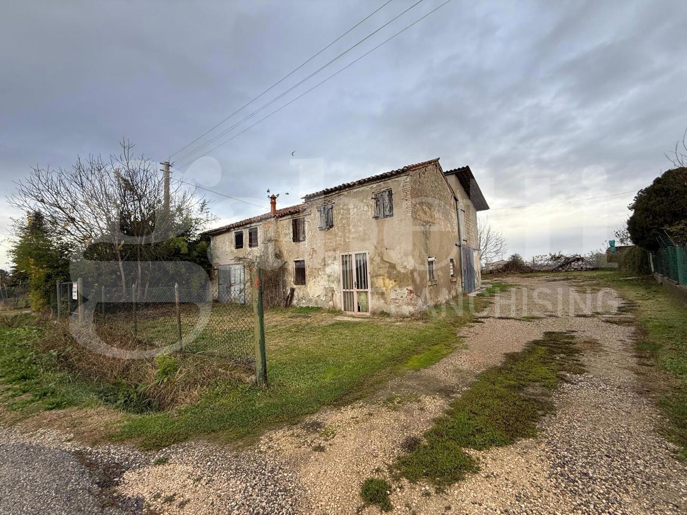 Rustico da ristrutturare a Fratta Polesine