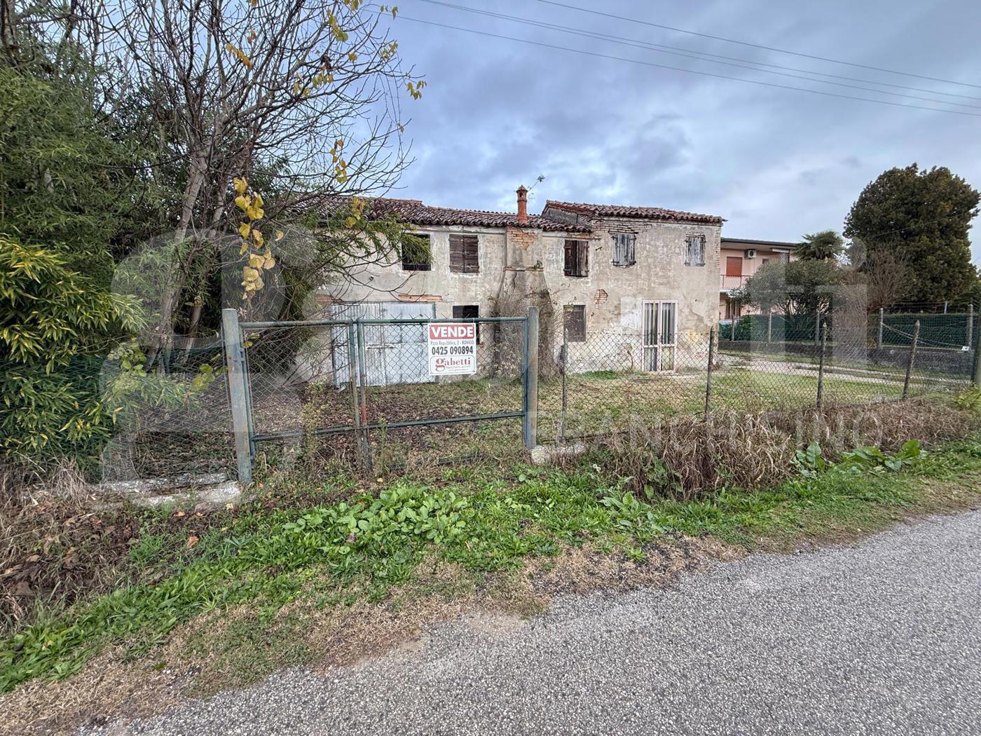 Rustico da ristrutturare a Fratta Polesine