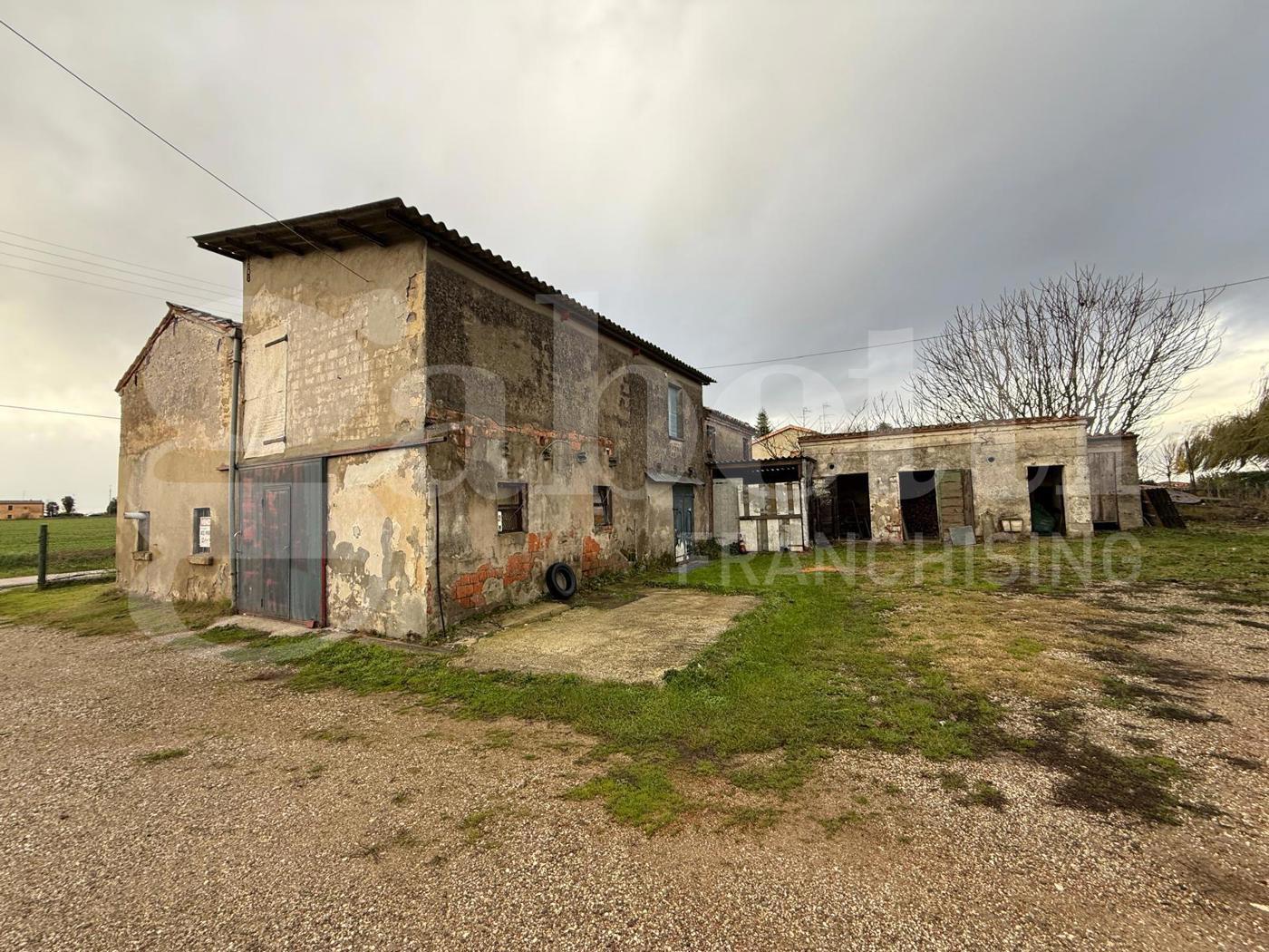 Rustico da ristrutturare a Fratta Polesine