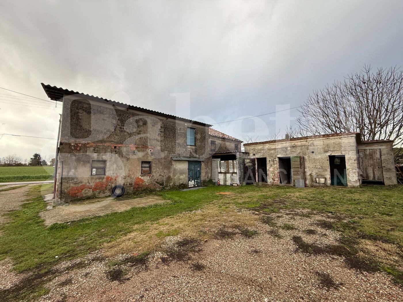 Rustico da ristrutturare a Fratta Polesine