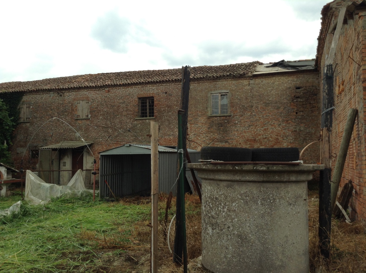 Rustico con giardino a Crespino