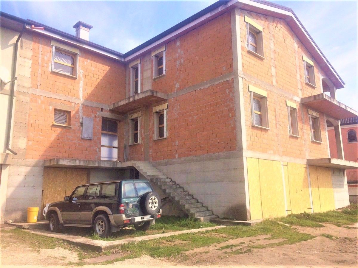 Stabile/Palazzo in vendita a Ceregnano