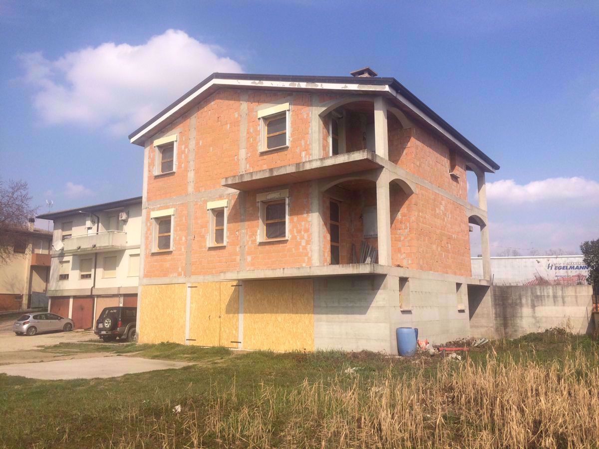 Stabile/Palazzo in vendita a Ceregnano