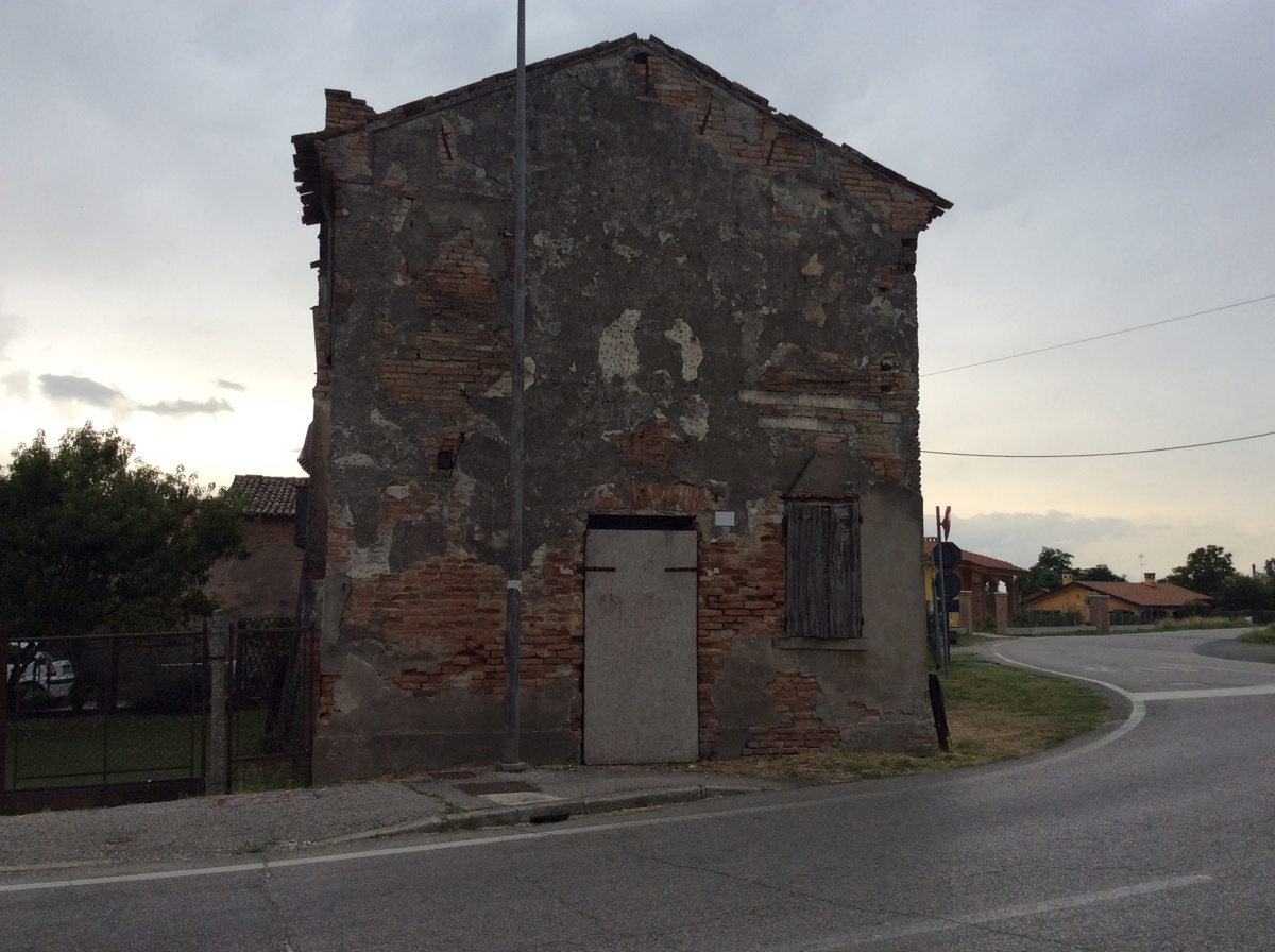 Rustico con giardino a Gavello