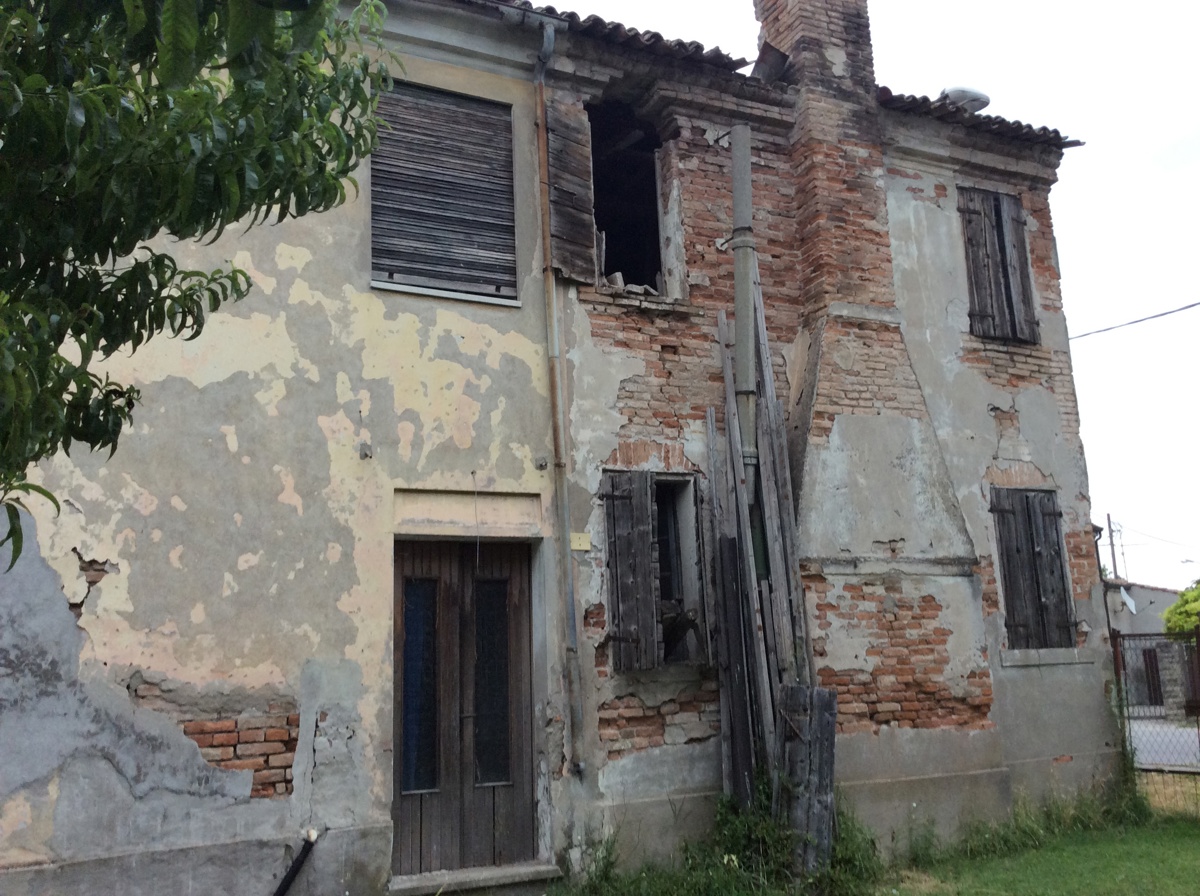 Rustico con giardino a Gavello