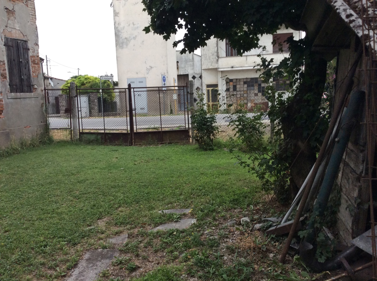 Rustico con giardino a Gavello