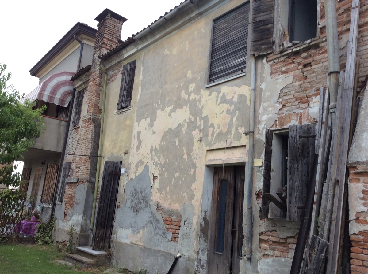 Rustico con giardino a Gavello