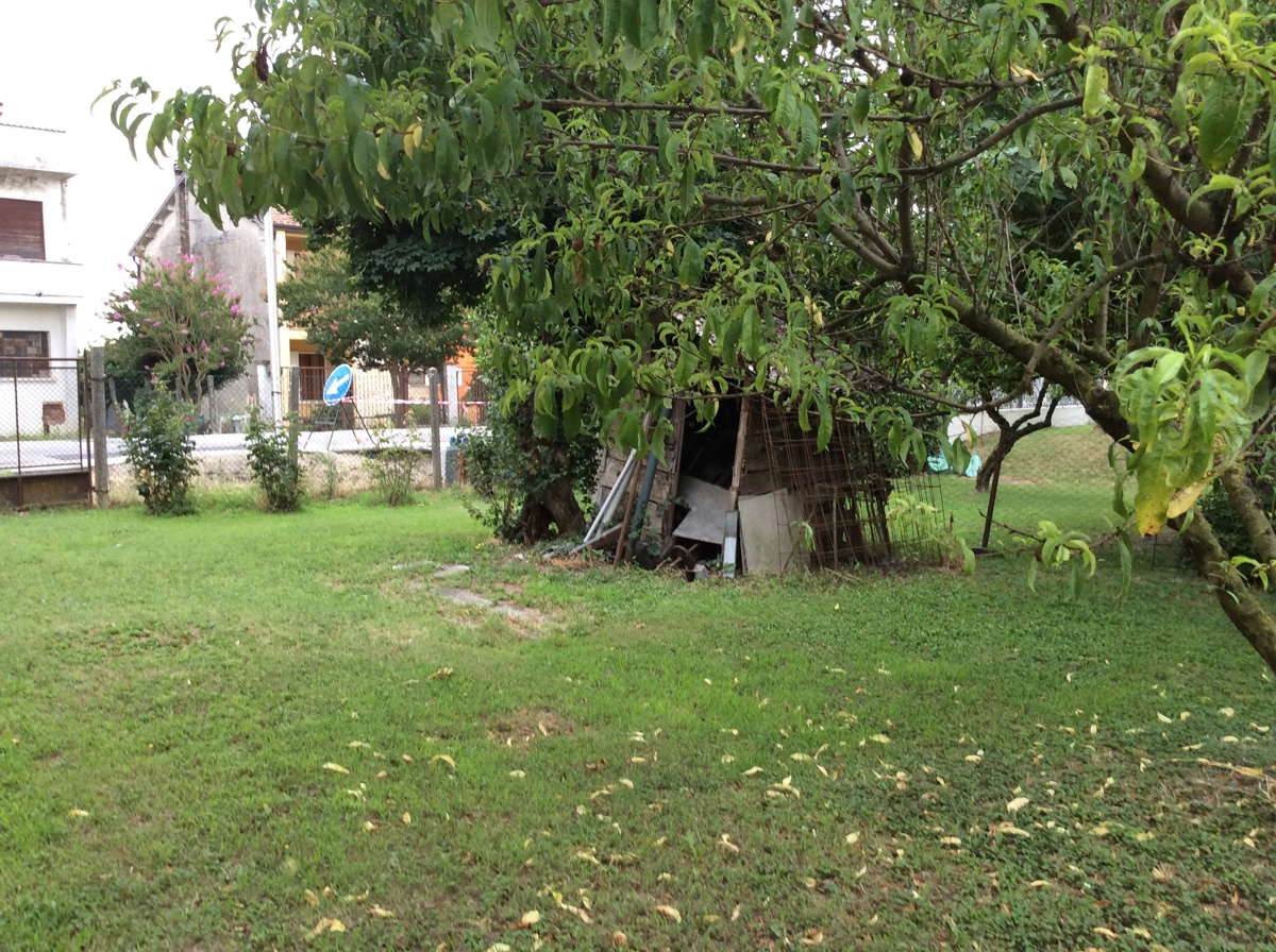 Rustico con giardino a Gavello