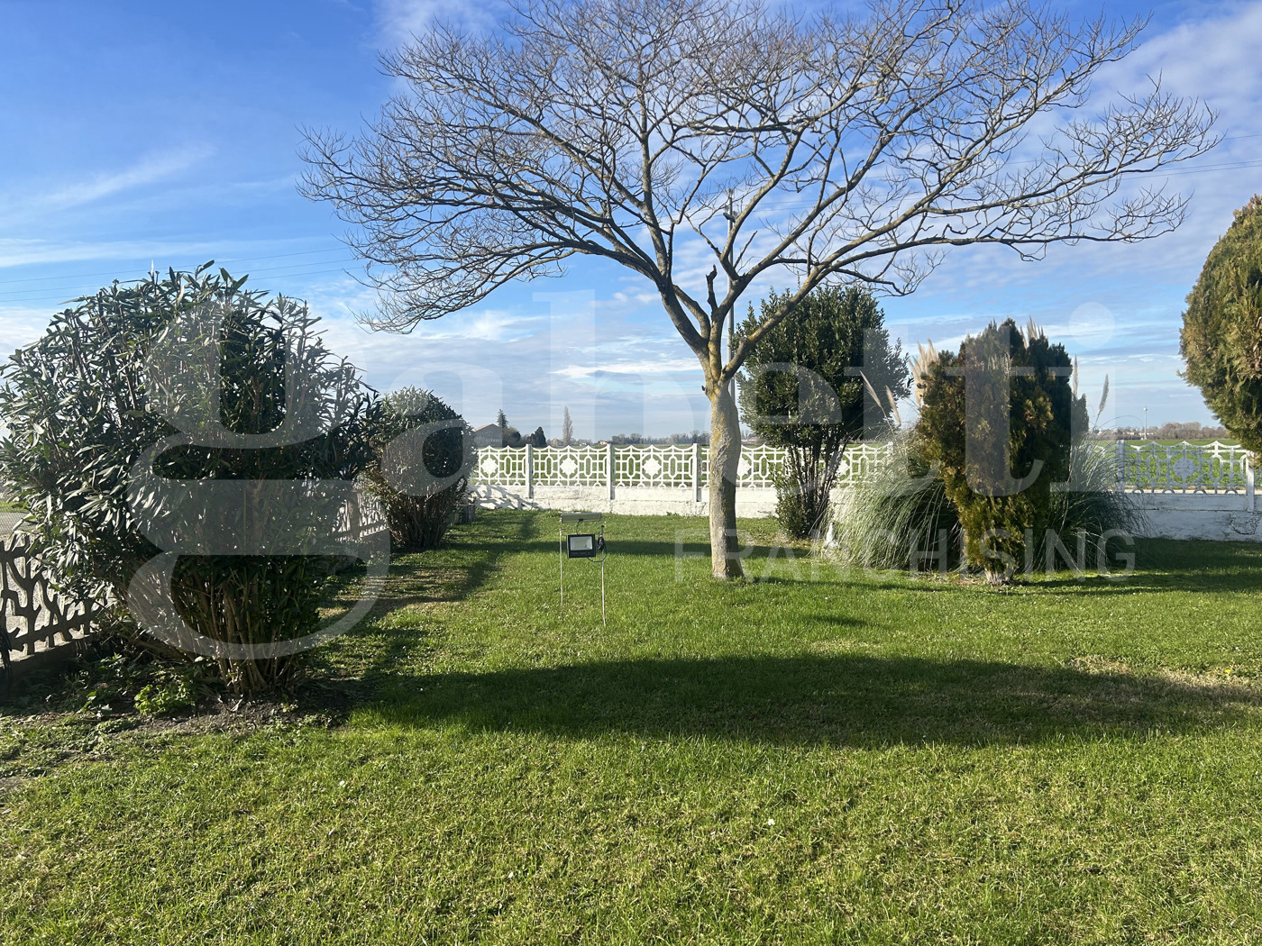 Villa con giardino a Gavello