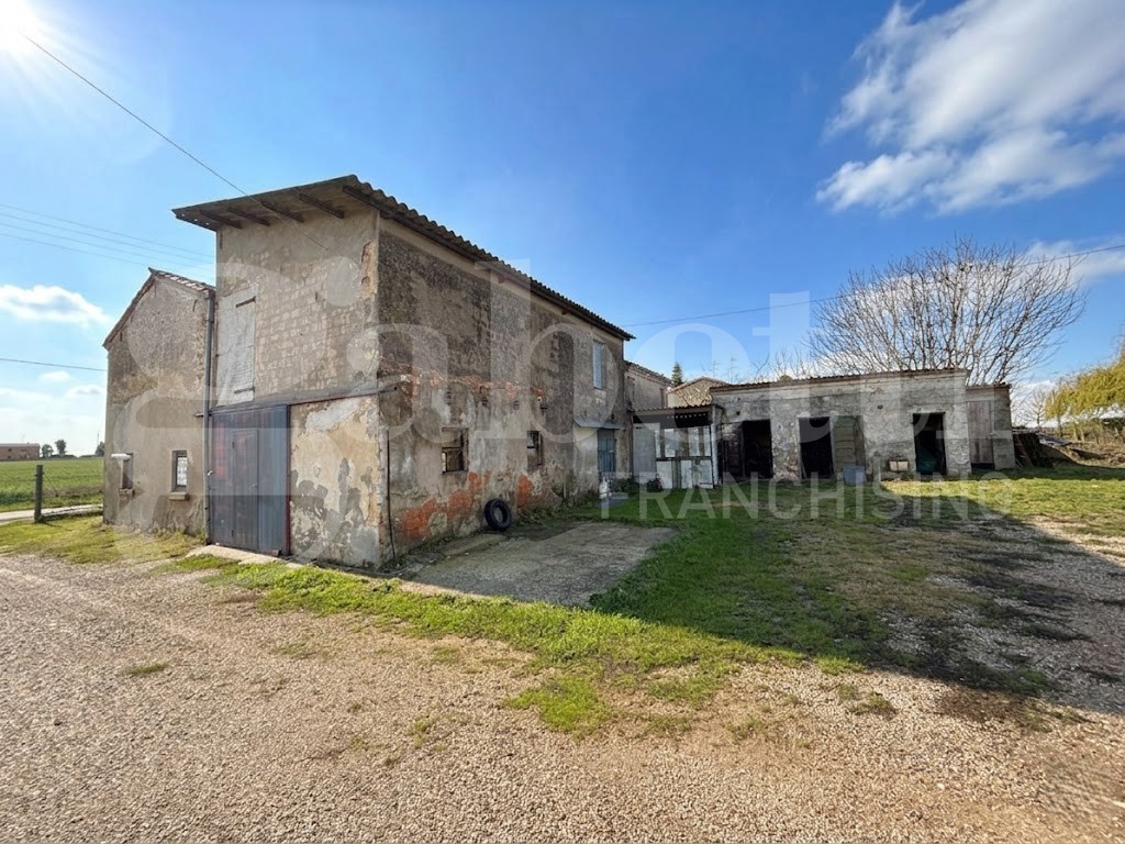 Rustico da ristrutturare a Fratta Polesine