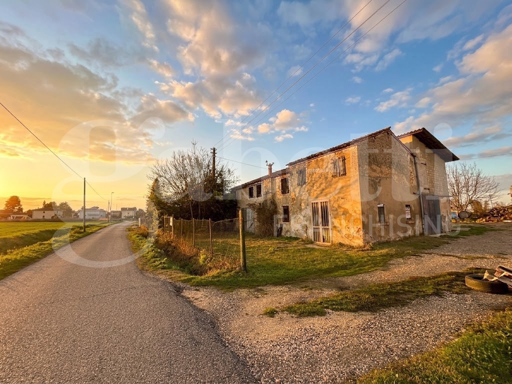 Rustico da ristrutturare a Fratta Polesine