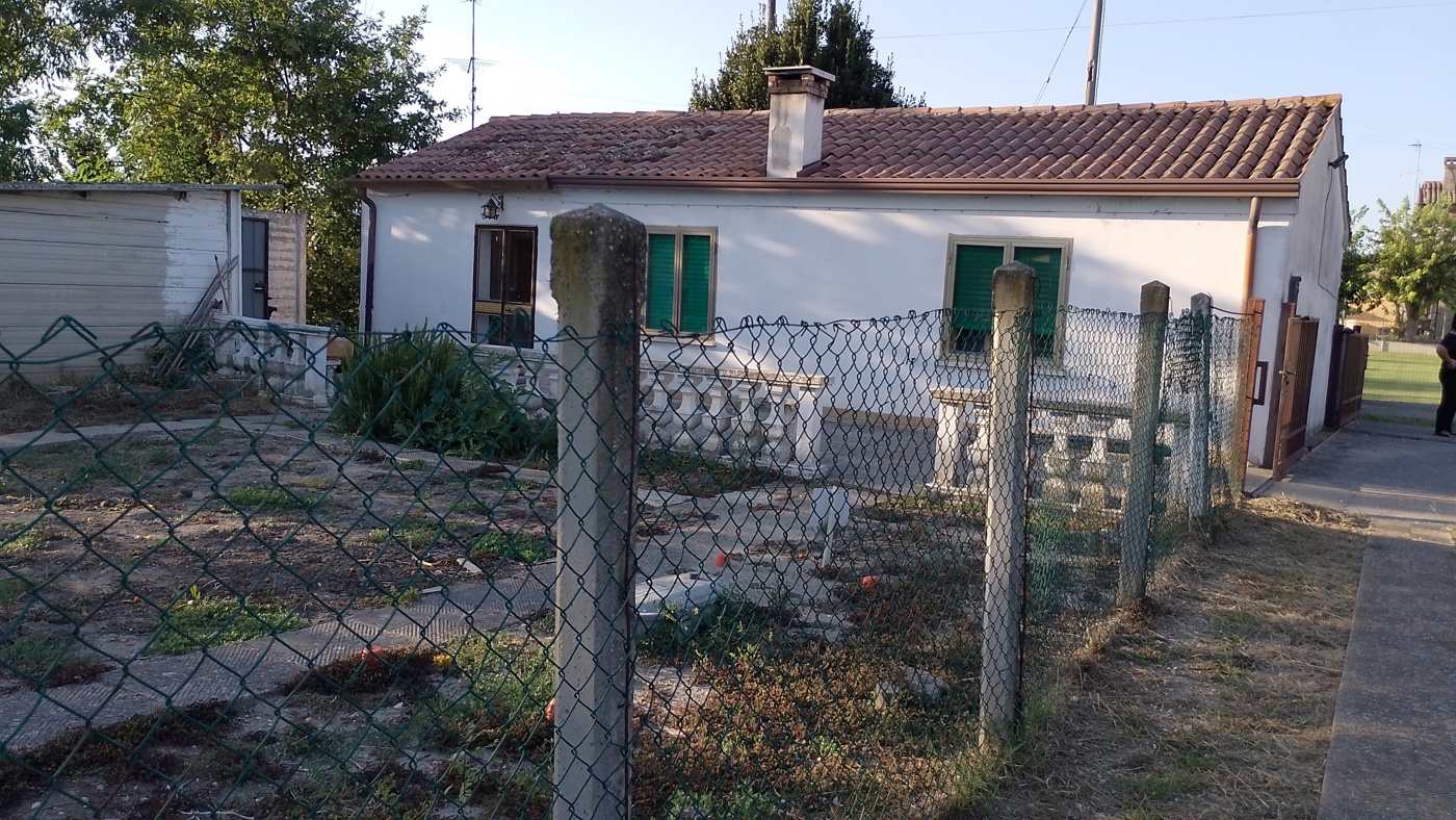 Casa indipendente con giardino a Gavello