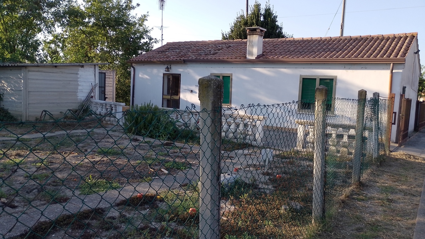 Casa indipendente con giardino a Gavello