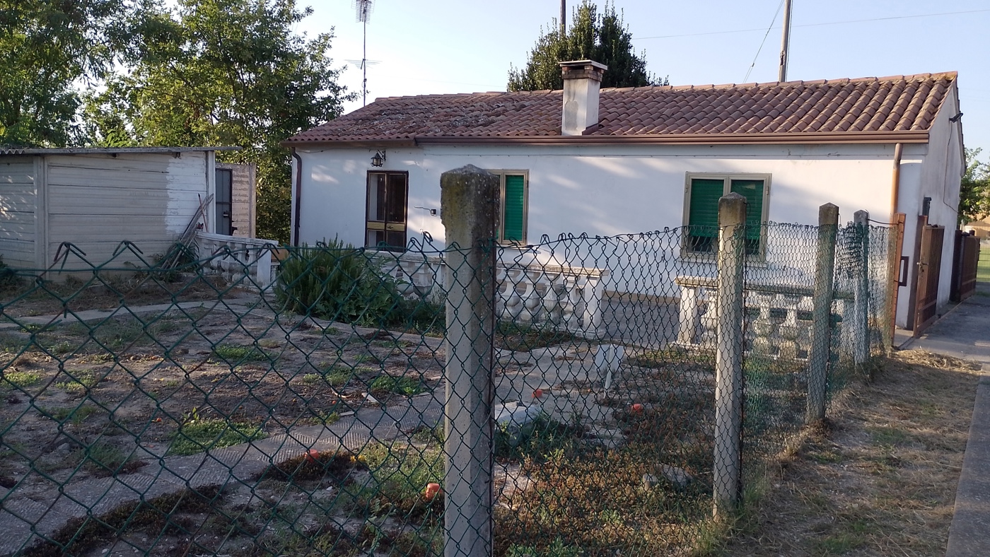 Casa indipendente con giardino a Gavello