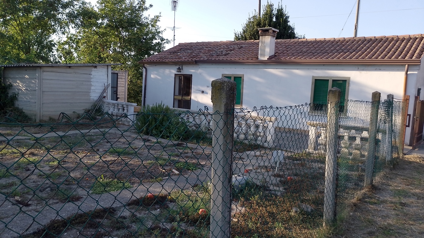 Casa indipendente con giardino a Gavello