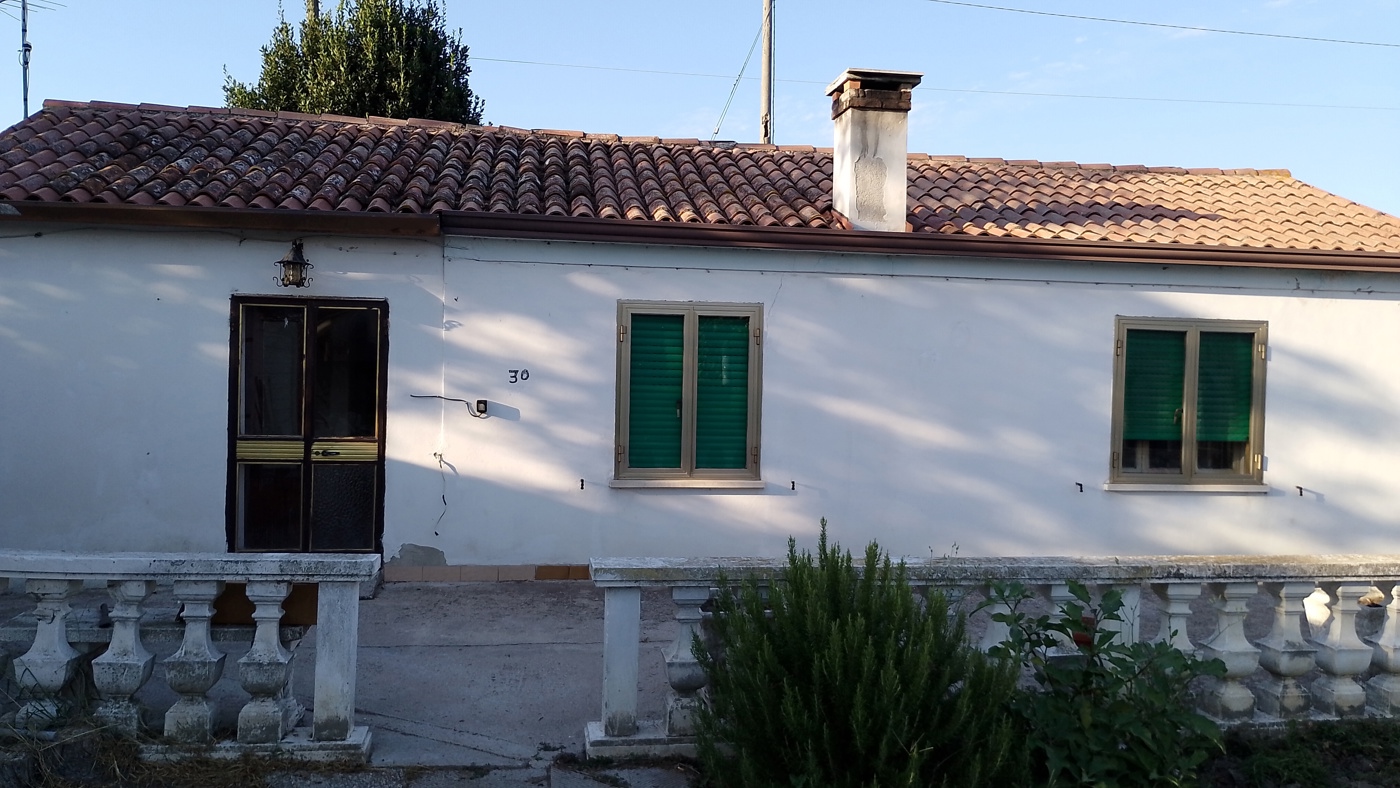 Casa indipendente con giardino a Gavello