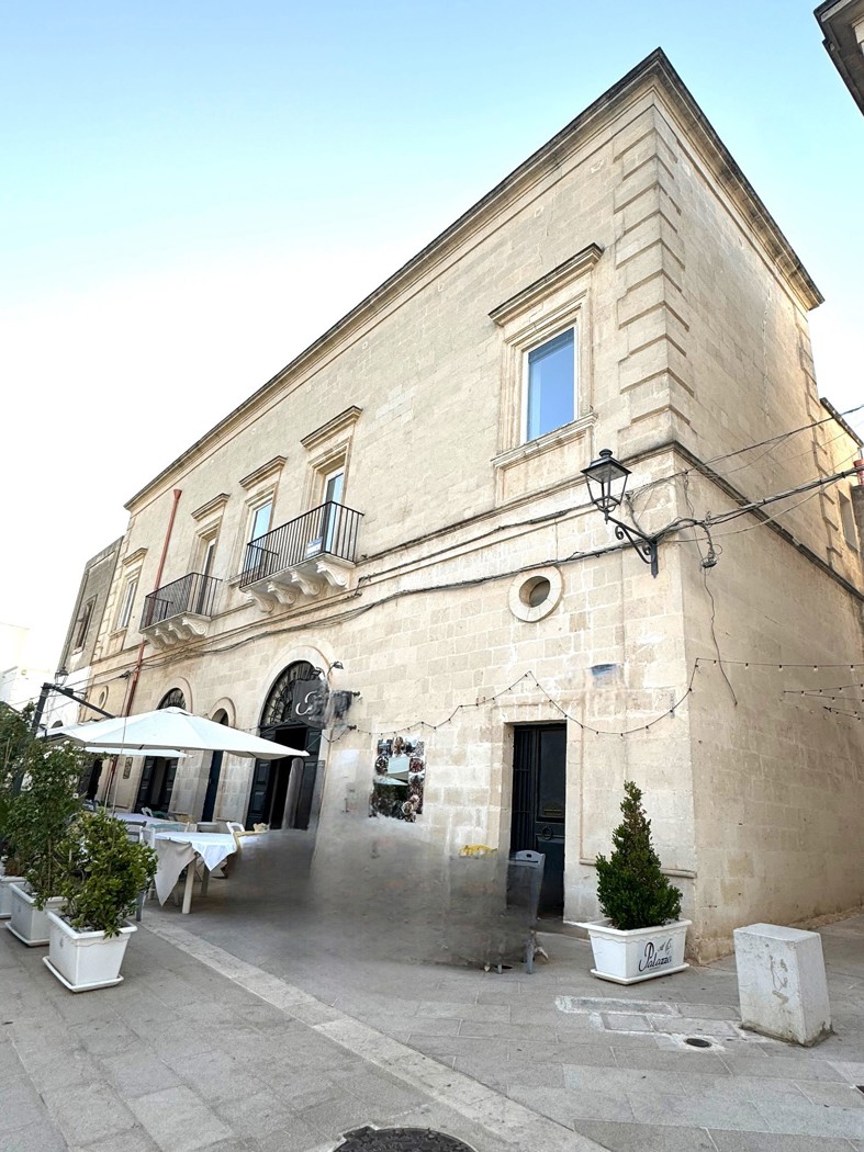 Stabile/Palazzo in vendita a Lizzano