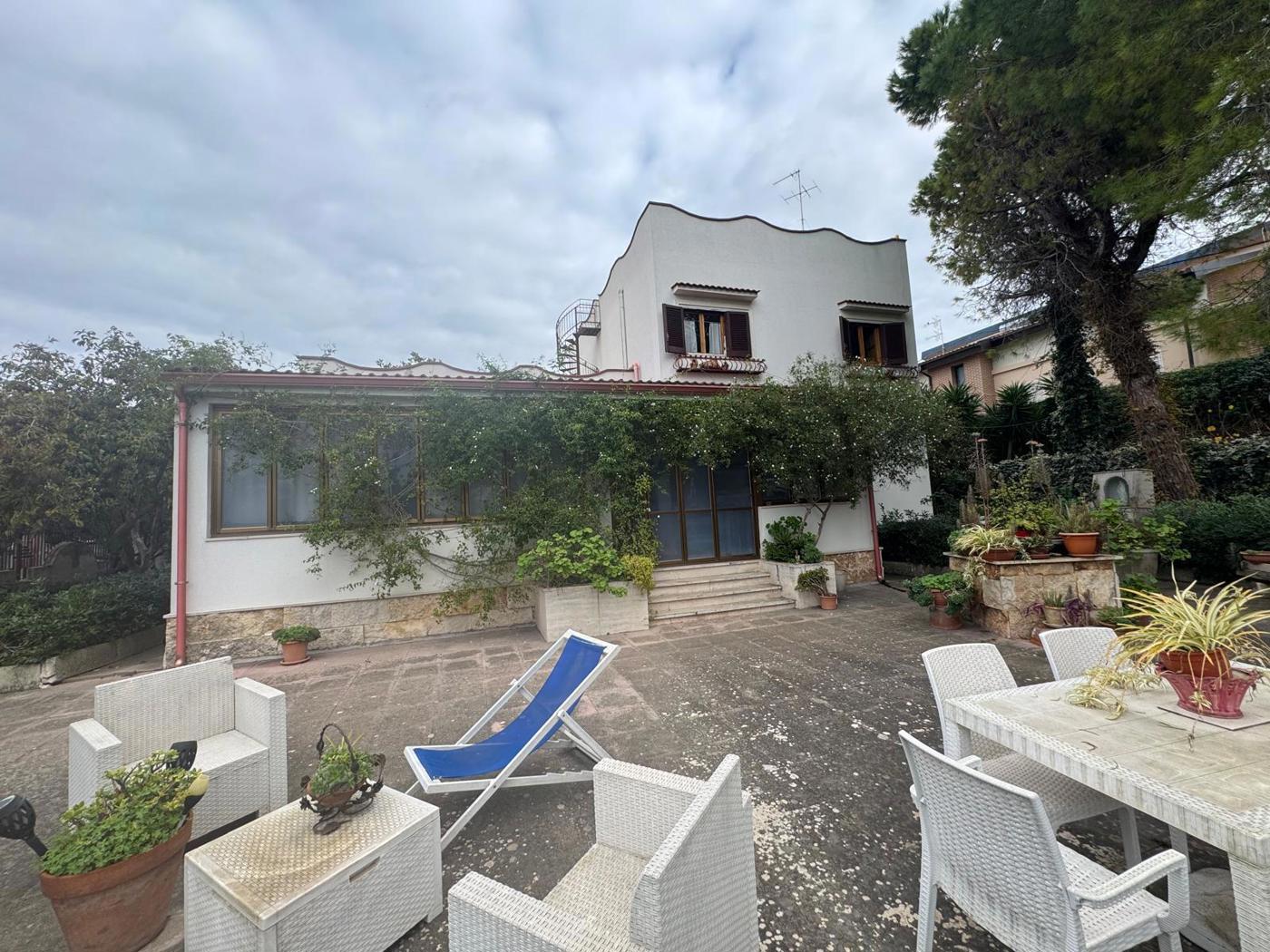 Villa con giardino a Leporano