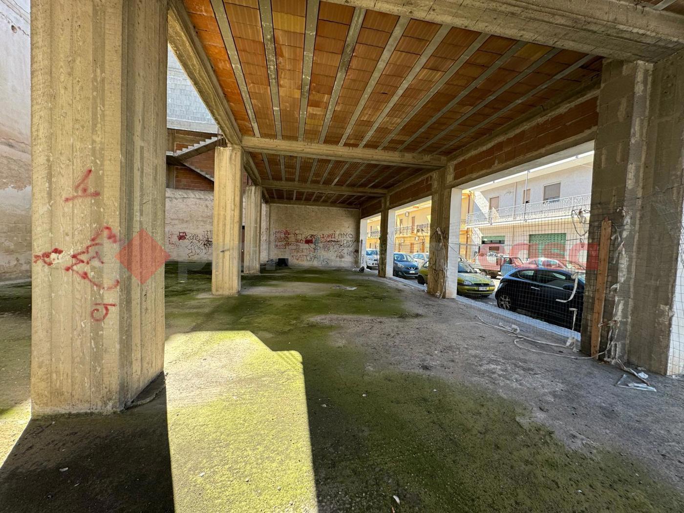 Stabile/Palazzo in vendita a Pulsano