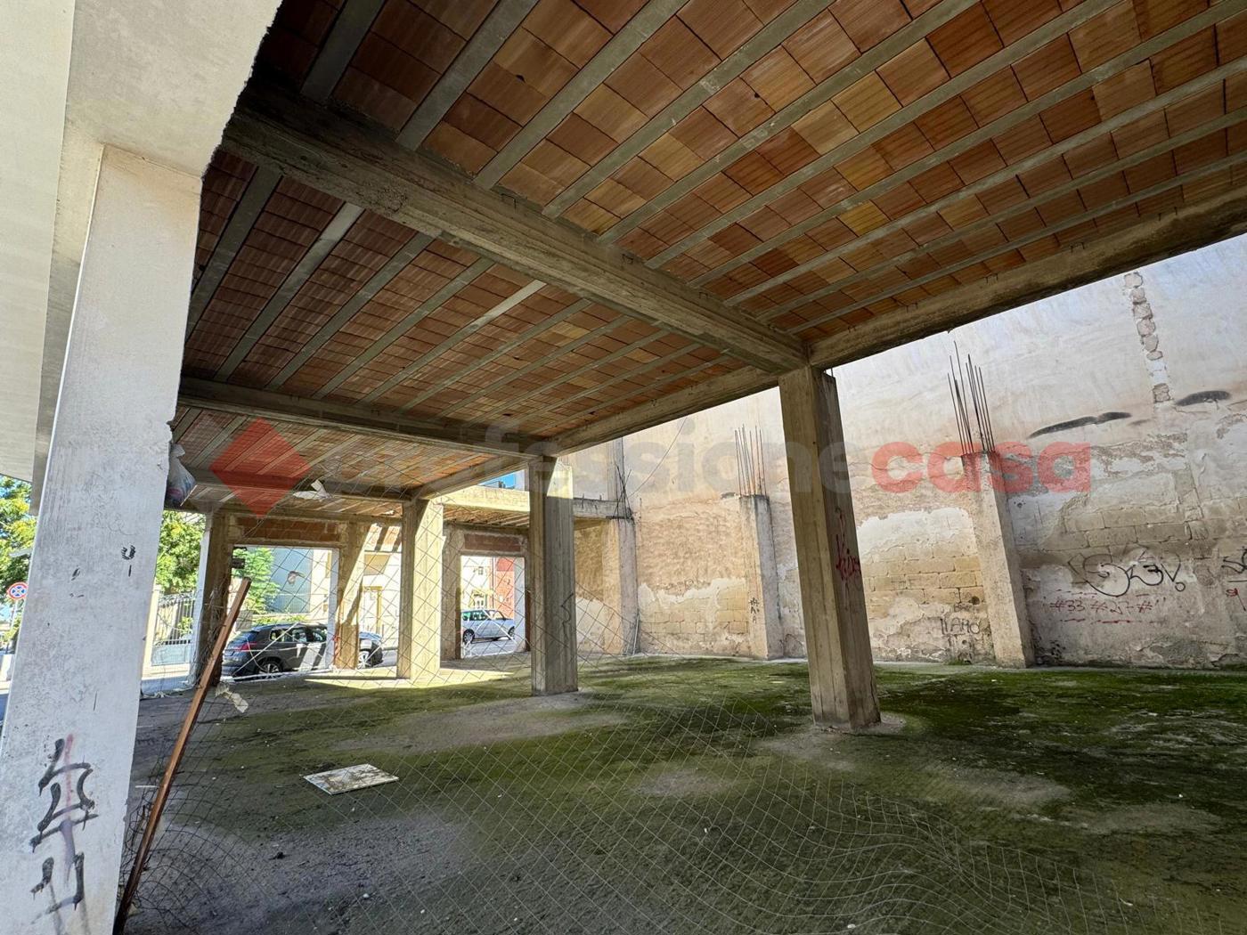 Stabile/Palazzo in vendita a Pulsano