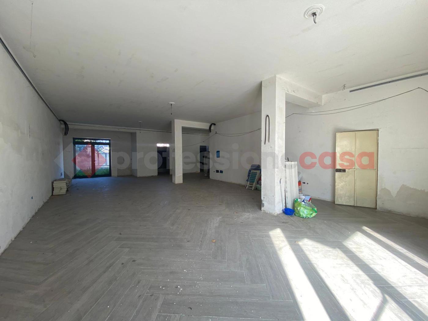 Attivit� commerciale in affitto/gestione a Pulsano