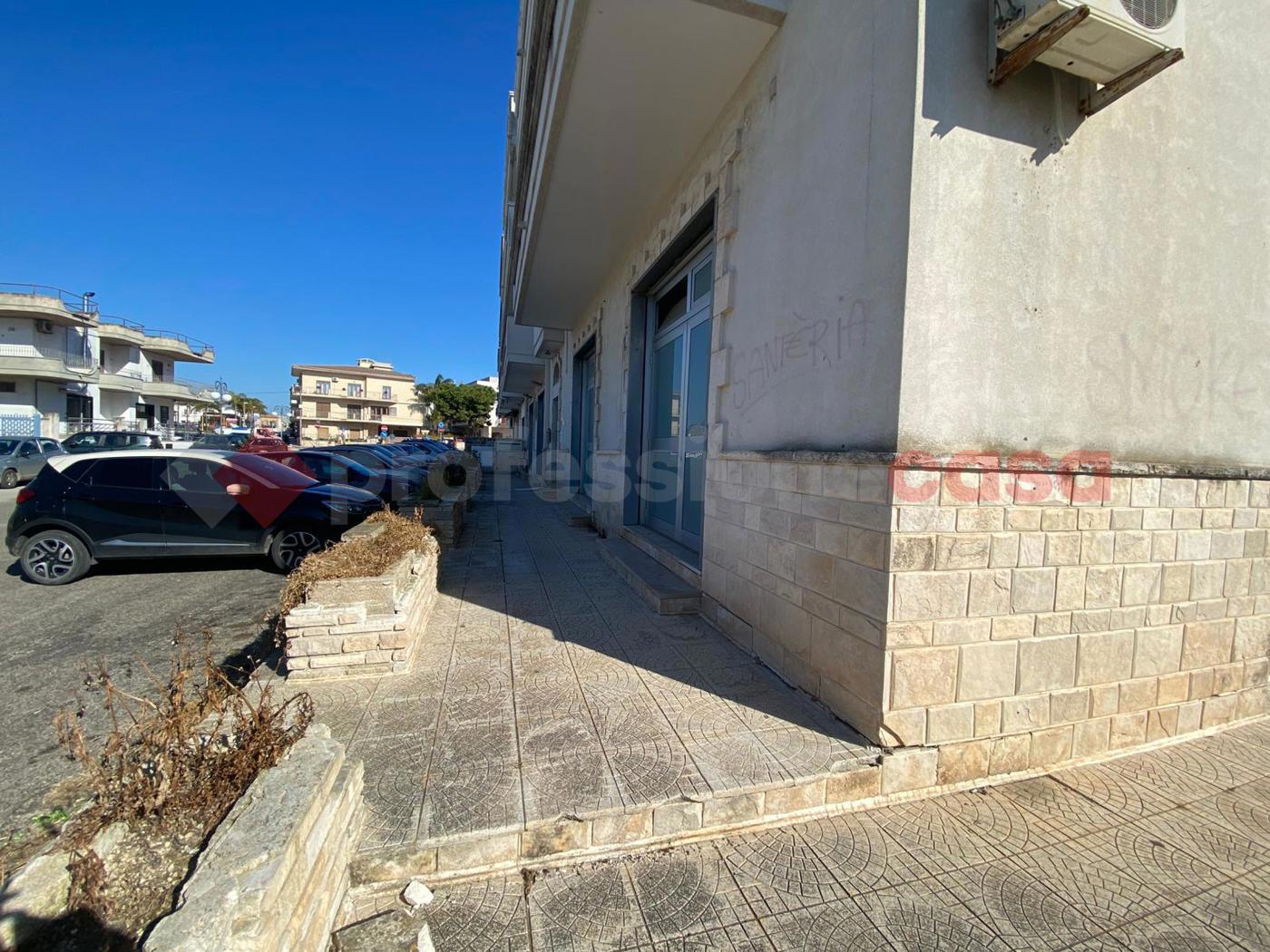 Negozio in affitto a Leporano