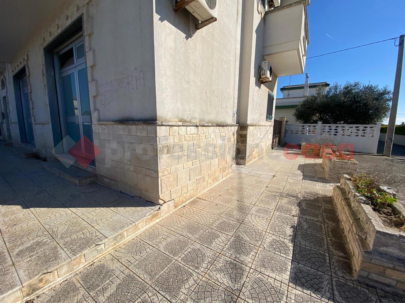 Negozio in affitto a Leporano