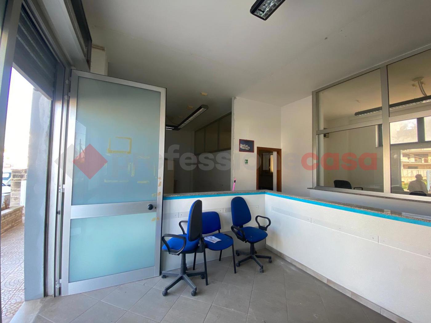 Negozio in affitto a Leporano