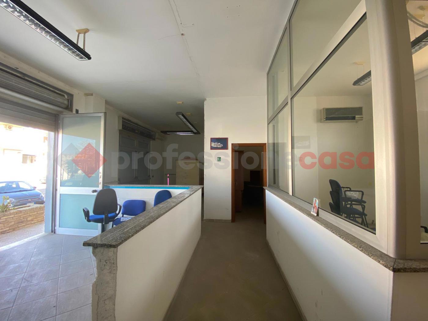 Negozio in affitto a Leporano