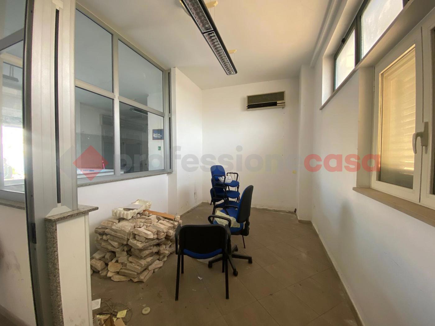 Negozio in affitto a Leporano