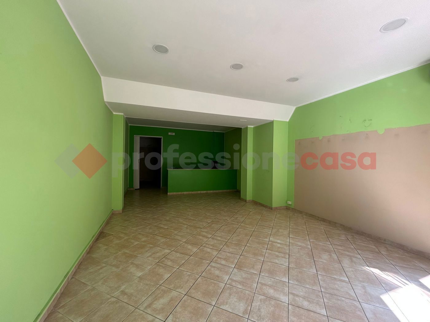 Negozio in affitto a Pulsano