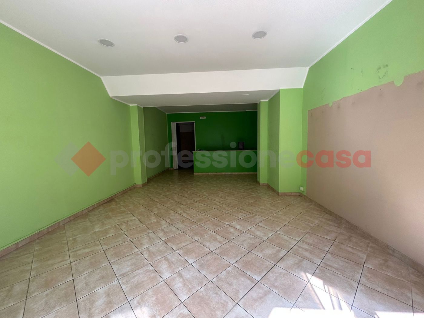 Negozio in affitto a Pulsano