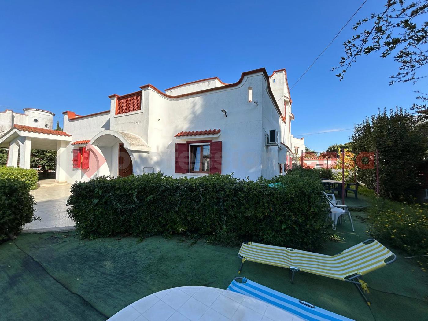 Villa con giardino a Leporano