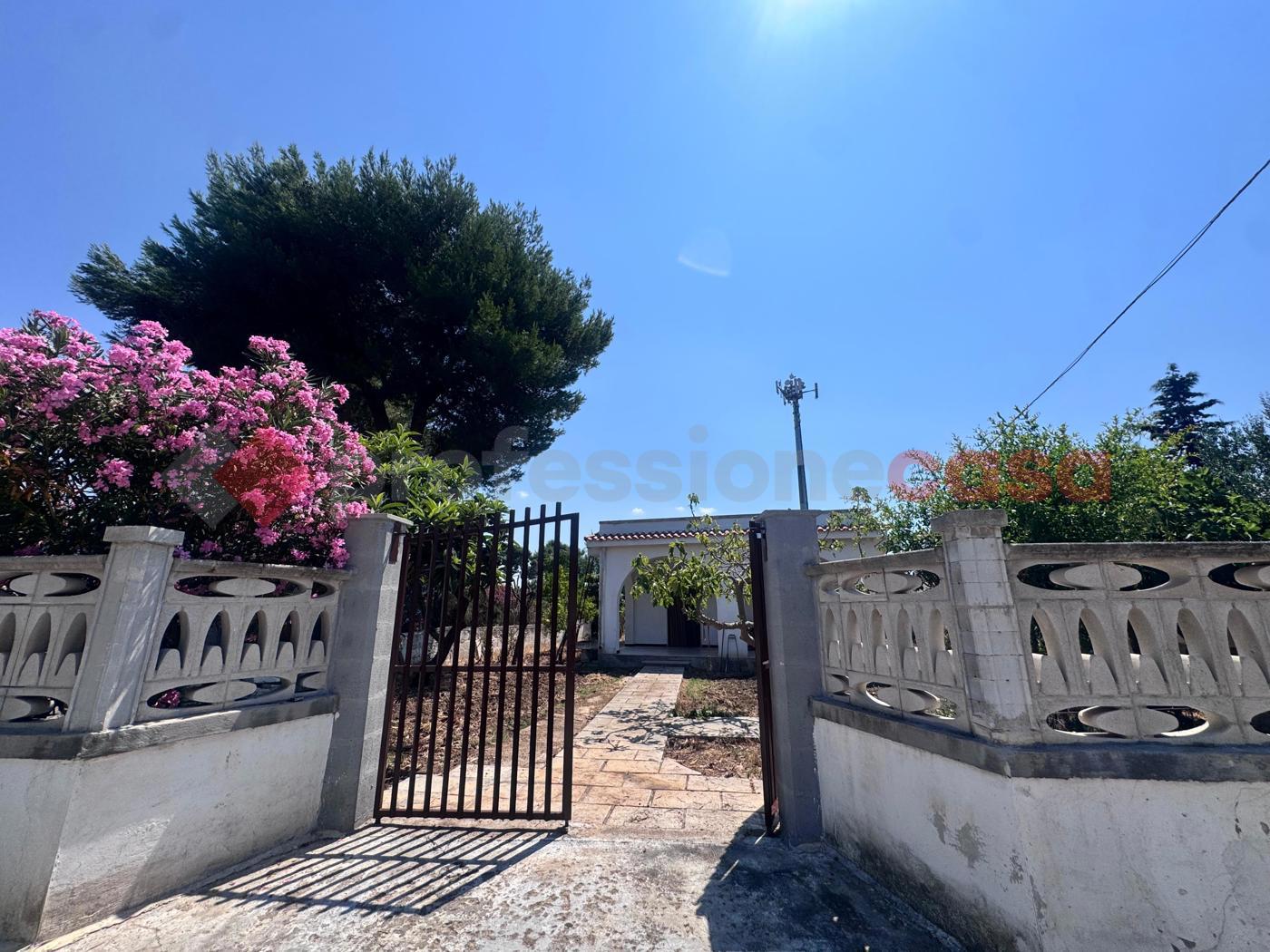 Villa con giardino a Pulsano