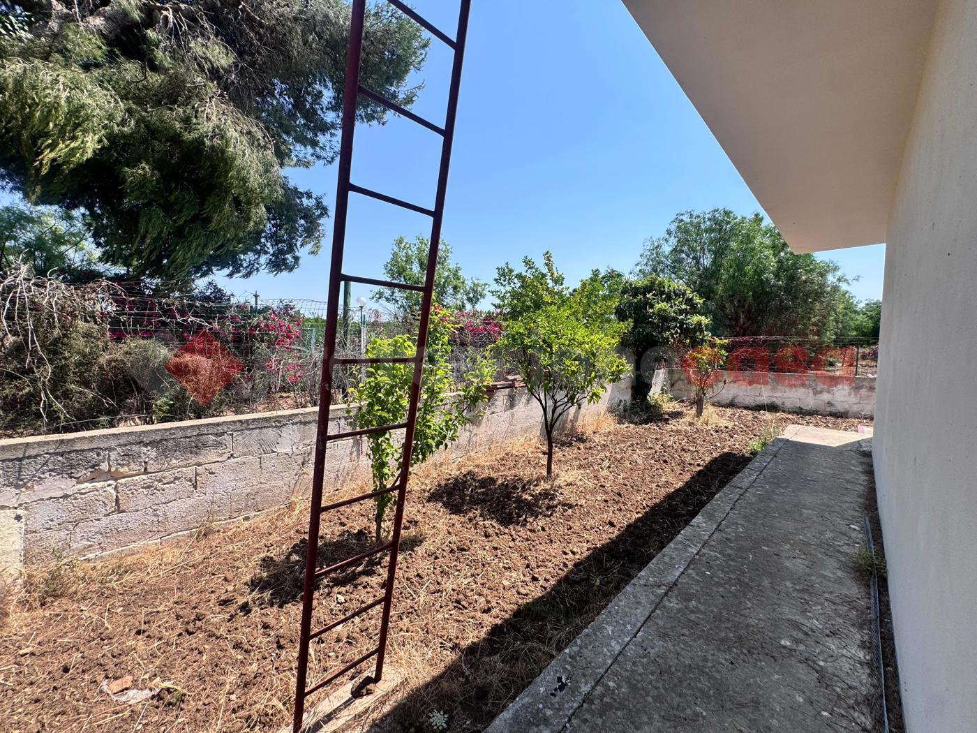 Villa con giardino a Pulsano