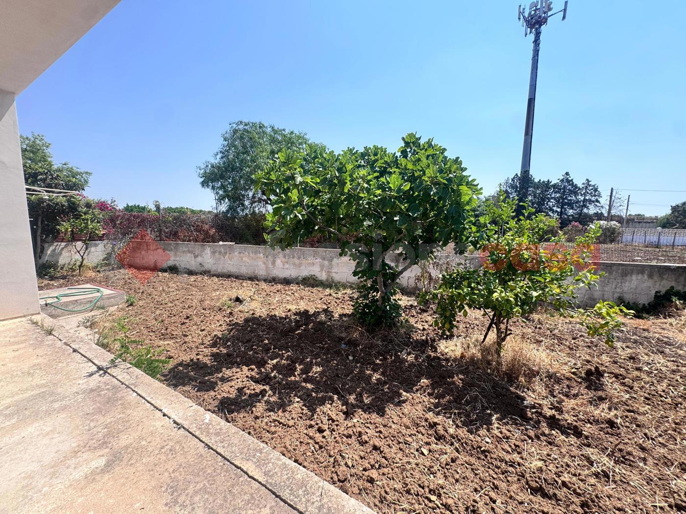 Villa con giardino a Pulsano