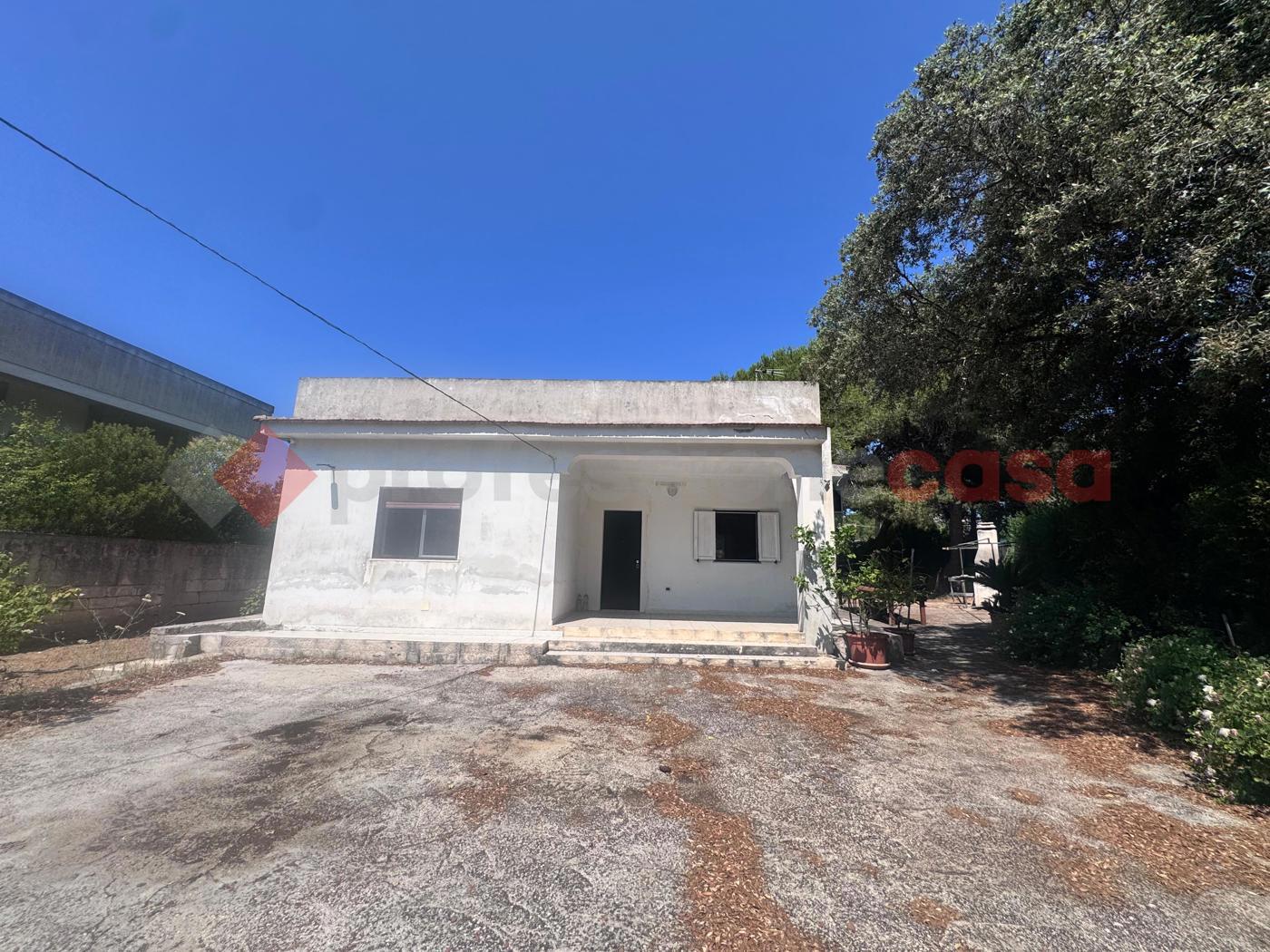 Villa con giardino a Pulsano