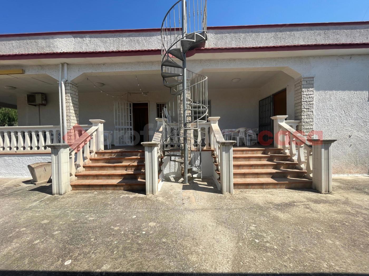 Villa con giardino a Pulsano