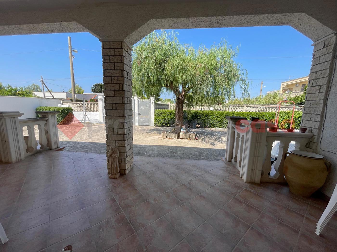 Villa con giardino a Pulsano
