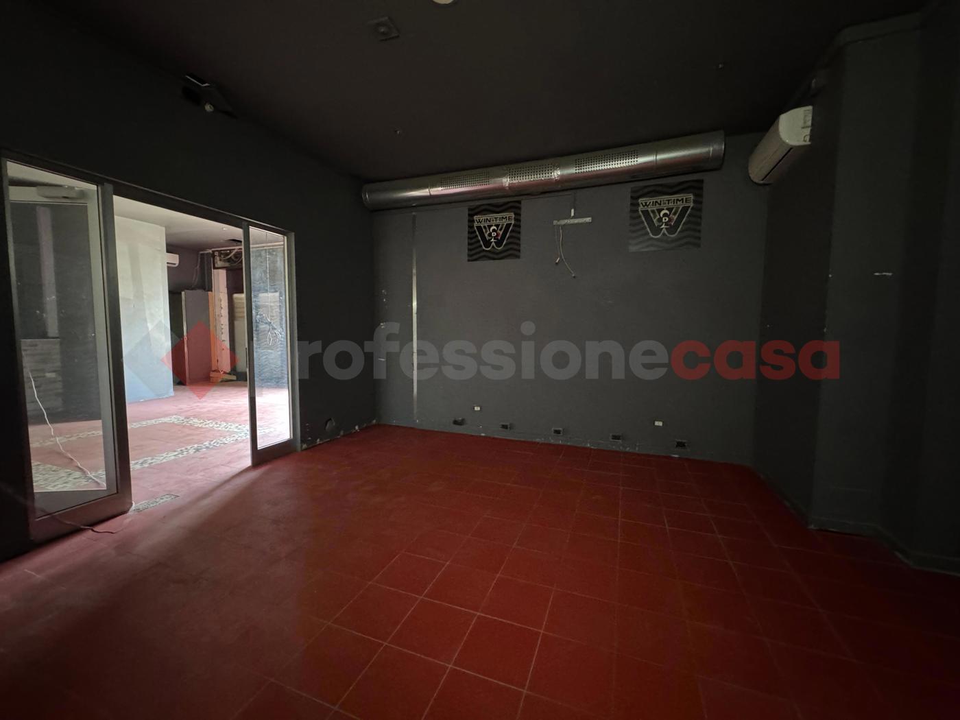 Negozio in affitto a Leporano