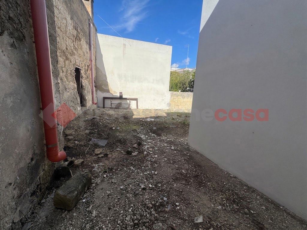 Casa indipendente con giardino a Leporano