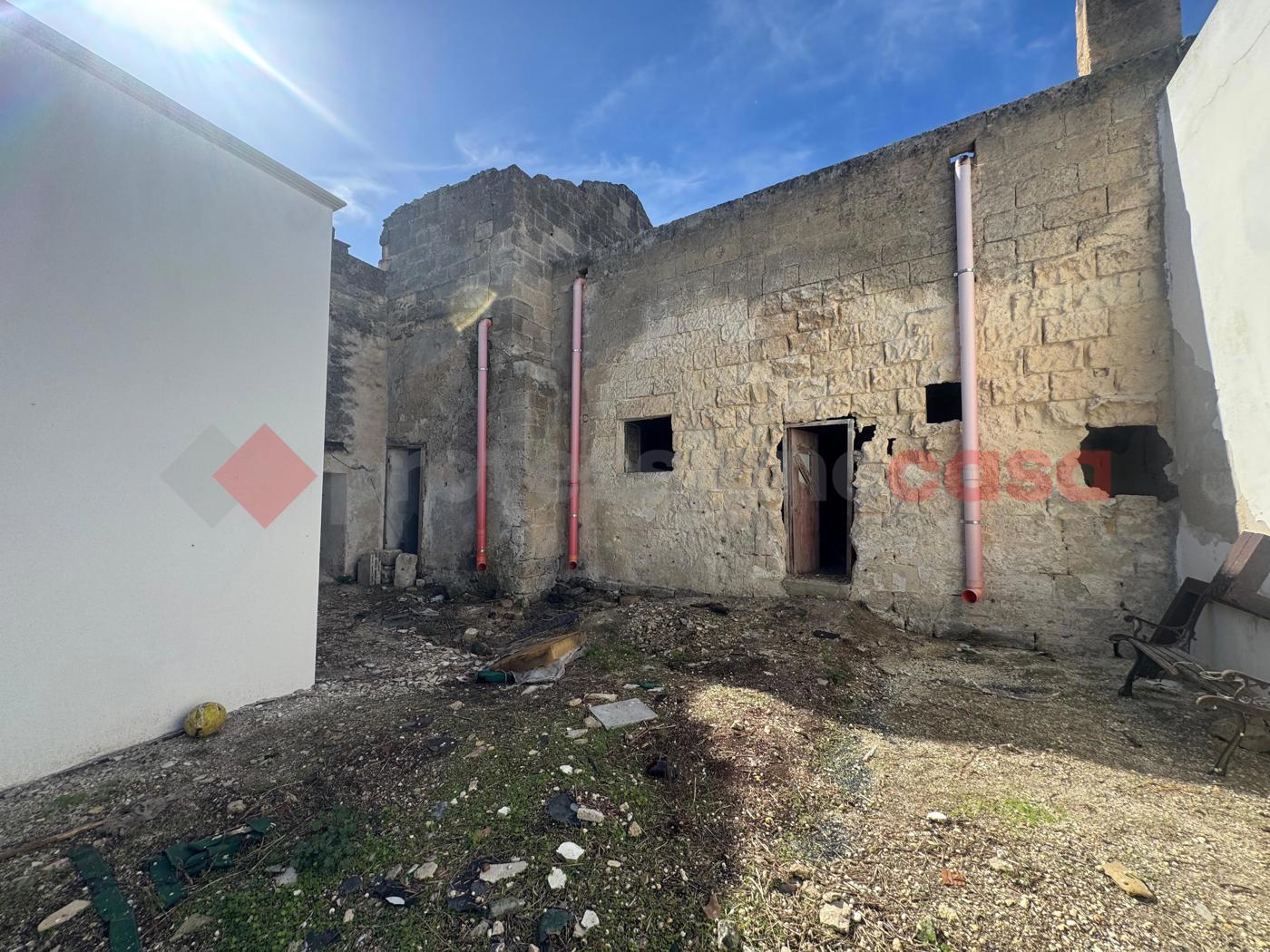 Casa indipendente con giardino a Leporano