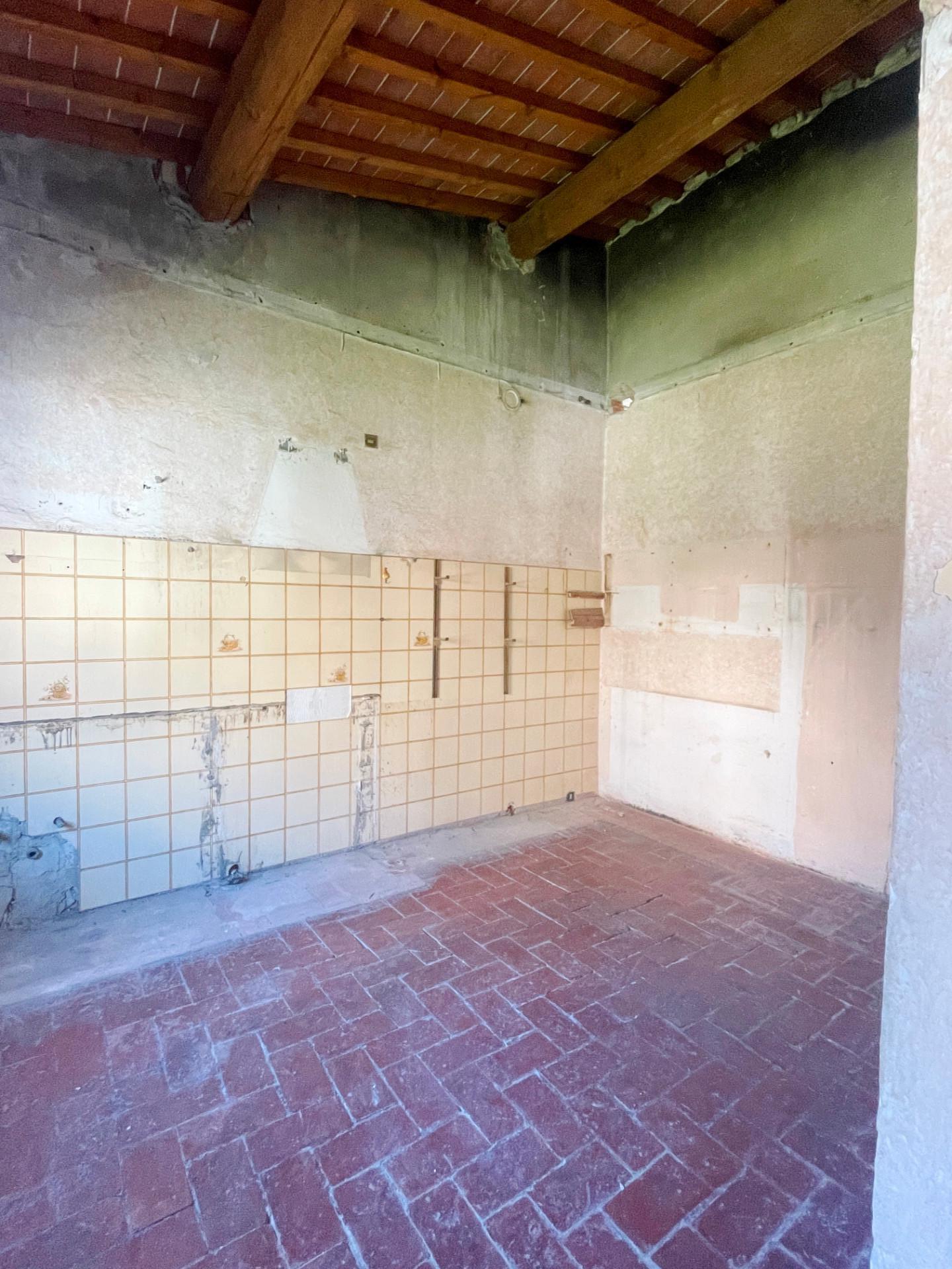 Quadrilocale da ristrutturare, Vicopisano uliveto terme